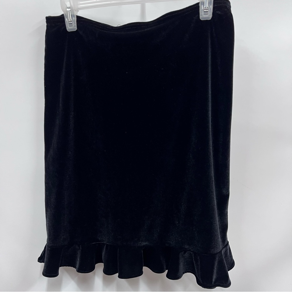 Black Velvet velour Skirt junior size medium 7/9 ruffle hem